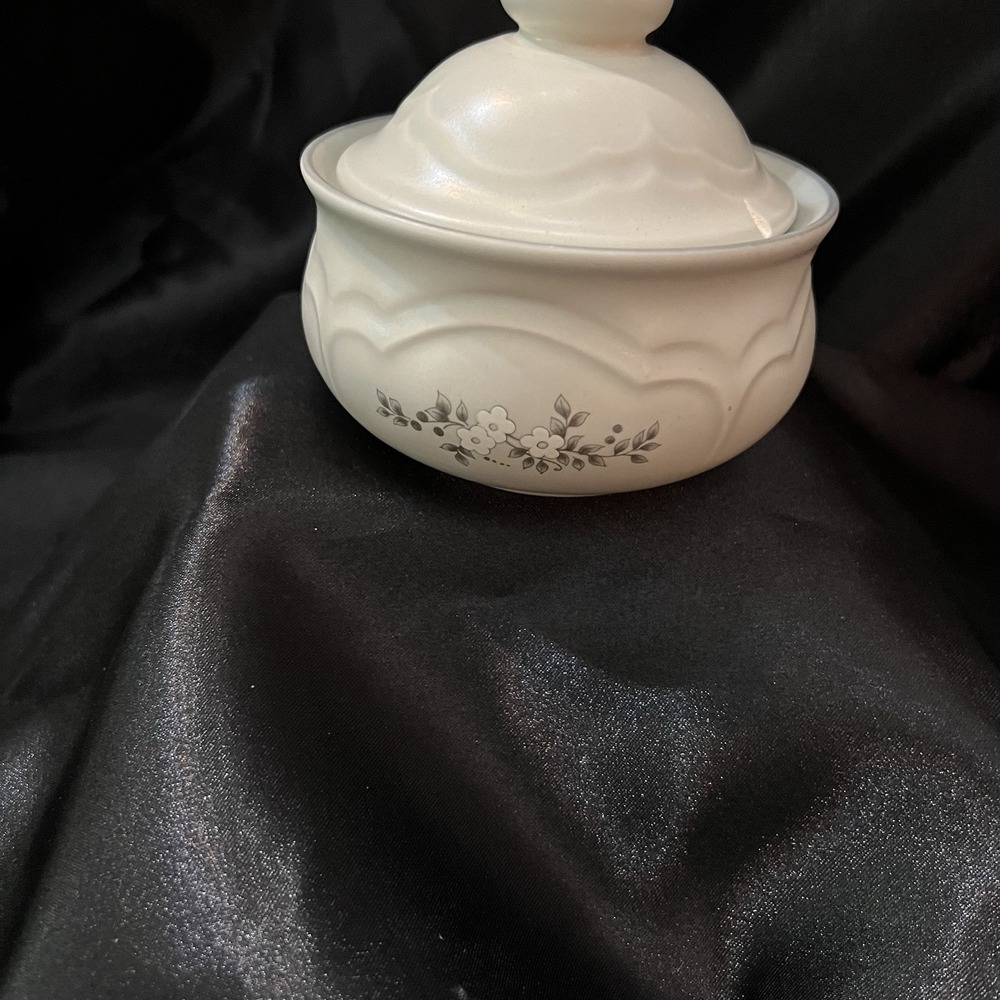 Vintage Pfaltzgraff Heirloom Sugar Bowl